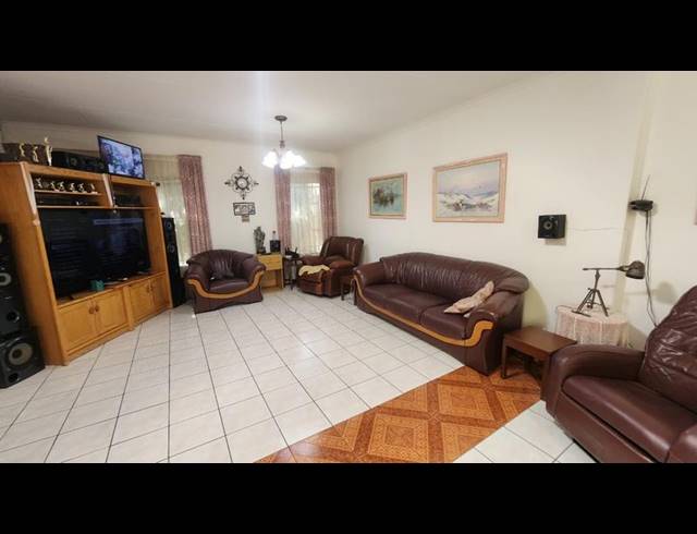 4 BEDROOM HOUSE FOR SALE IN BASSONIA